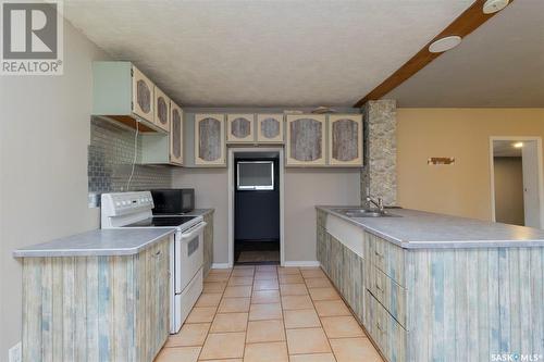 816 7Th Street, Perdue, SK - Indoor Photo Showing Kitchen With Double Sink