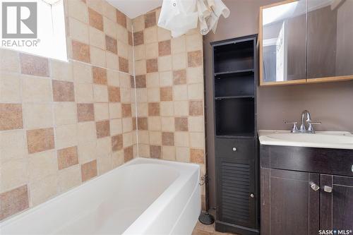 816 7Th Street, Perdue, SK - Indoor Photo Showing Bathroom