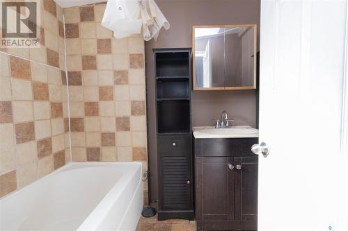 816 7Th Street, Perdue, SK - Indoor Photo Showing Bathroom