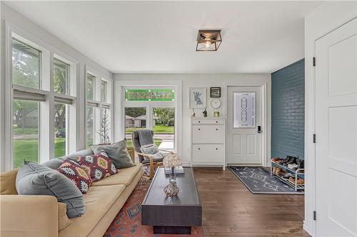 48 Whitelock Street, Stratford, ON - Indoor Photo Showing Living Room