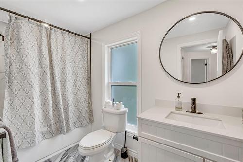 48 Whitelock Street, Stratford, ON - Indoor Photo Showing Bathroom