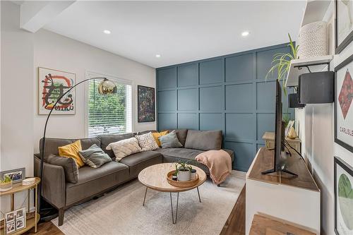 48 Whitelock Street, Stratford, ON - Indoor Photo Showing Living Room