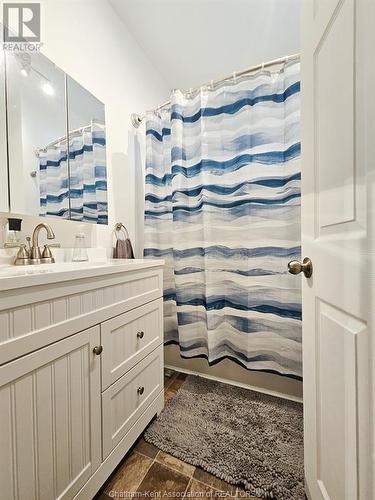 255 Selkirk Street, Chatham, ON - Indoor Photo Showing Bathroom