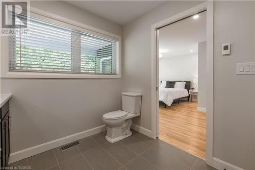 2375 3Rd Avenue E, Owen Sound, ON - Indoor Photo Showing Bathroom
