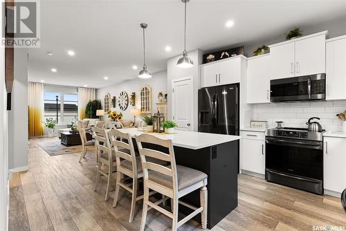 3221 Valley Green Road, Regina, SK - Indoor Photo Showing Kitchen With Upgraded Kitchen
