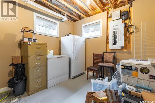 Estates Drive, Elk Ridge, SK - Indoor Photo Showing Laundry Room