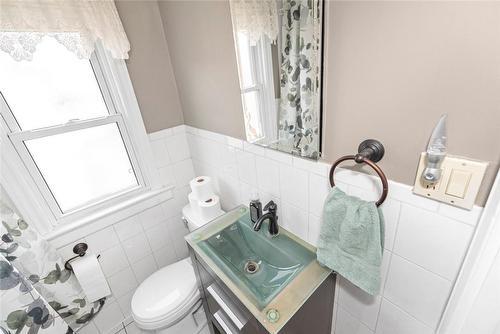 1468 King Street E, Hamilton, ON - Indoor Photo Showing Bathroom