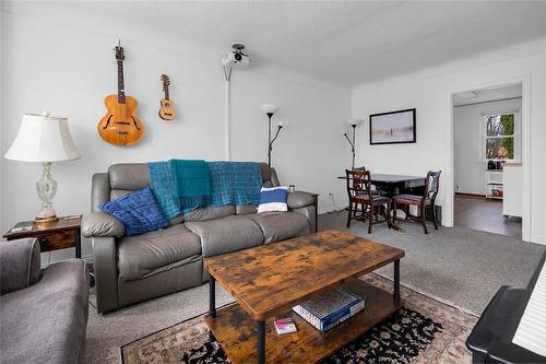 65 Uplands Avenue, Hamilton, ON - Indoor Photo Showing Living Room
