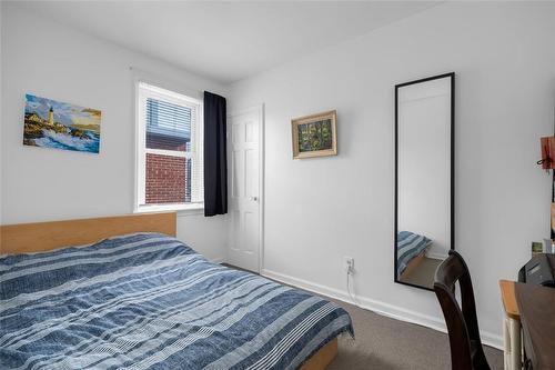 65 Uplands Avenue, Hamilton, ON - Indoor Photo Showing Bedroom