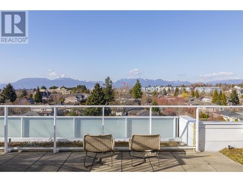 60X 655 W 41Th Avenue, Vancouver, BC - Outdoor With Above Ground Pool With View