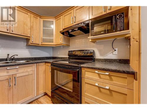 3413 Okanagan Avenue Unit# 5, Vernon, BC - Indoor Photo Showing Kitchen With Double Sink