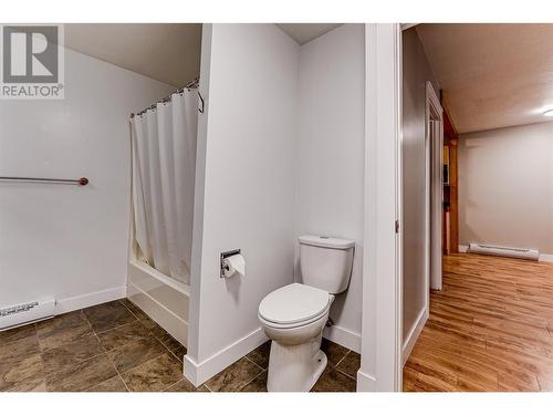 3413 Okanagan Avenue Unit# 5, Vernon, BC - Indoor Photo Showing Bathroom