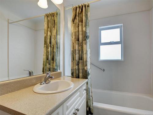 736 Jasmine Ave, Saanich, BC - Indoor Photo Showing Bathroom
