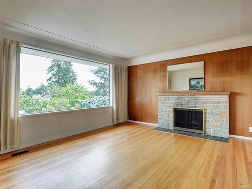 736 Jasmine Ave, Saanich, BC - Indoor Photo Showing Living Room With Fireplace