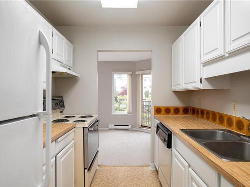 202-1149 Rockland Rd, Victoria, BC - Indoor Photo Showing Kitchen With Double Sink