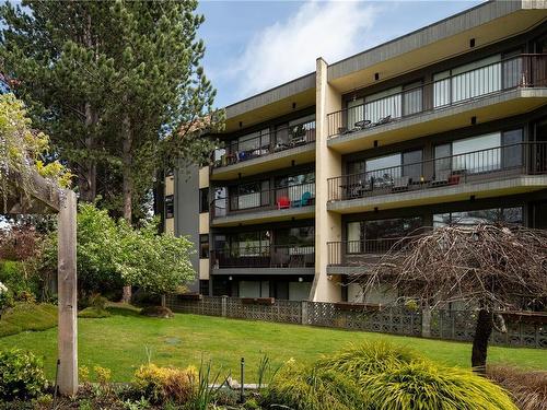 202-1149 Rockland Rd, Victoria, BC - Outdoor With Balcony