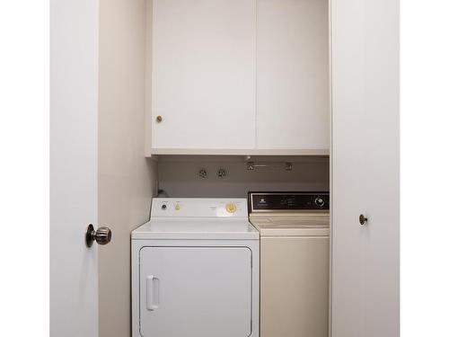 202-1149 Rockland Rd, Victoria, BC - Indoor Photo Showing Laundry Room