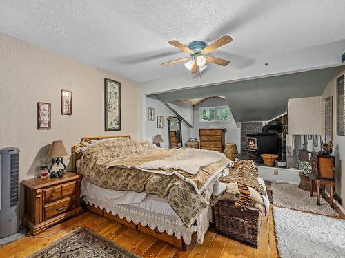 2735 Virginia Dr, Courtenay, BC - Indoor Photo Showing Bedroom
