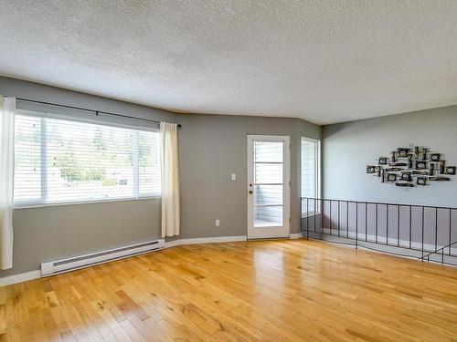 5215 Gertrude St, Port Alberni, BC - Indoor Photo Showing Living Room