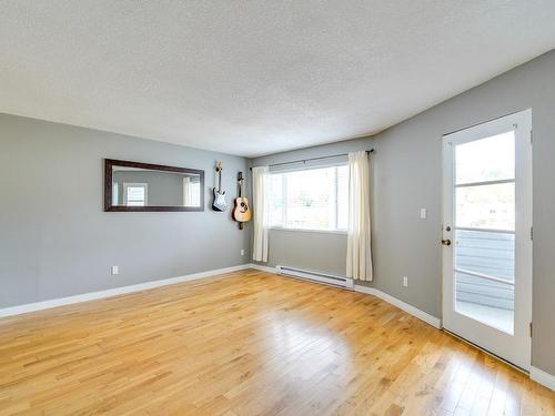 5215 Gertrude St, Port Alberni, BC - Indoor Photo Showing Living Room