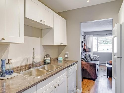 5215 Gertrude St, Port Alberni, BC - Indoor Photo Showing Kitchen With Double Sink