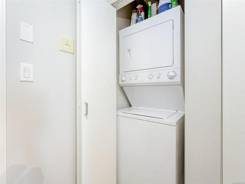 1001-160 Wilson St, Victoria, BC - Indoor Photo Showing Laundry Room