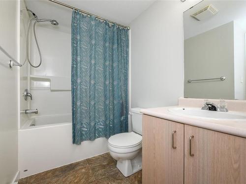 103-840 Braidwood Rd, Courtenay, BC - Indoor Photo Showing Bathroom