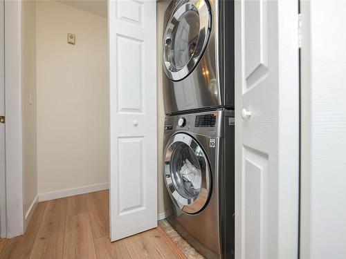 103-840 Braidwood Rd, Courtenay, BC - Indoor Photo Showing Laundry Room