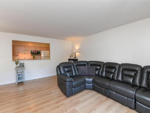 103-840 Braidwood Rd, Courtenay, BC - Indoor Photo Showing Living Room