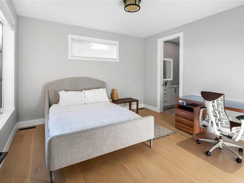 8213 Lochside Dr, Central Saanich, BC - Indoor Photo Showing Bedroom