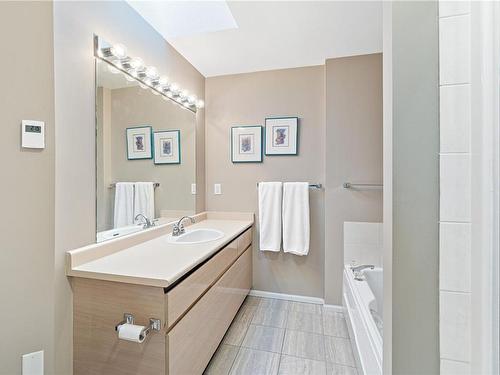 918 Highview Terr, Nanaimo, BC - Indoor Photo Showing Bathroom