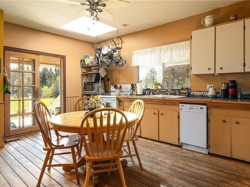 2375 Holden Corso Rd, Nanaimo, BC - Indoor Photo Showing Dining Room