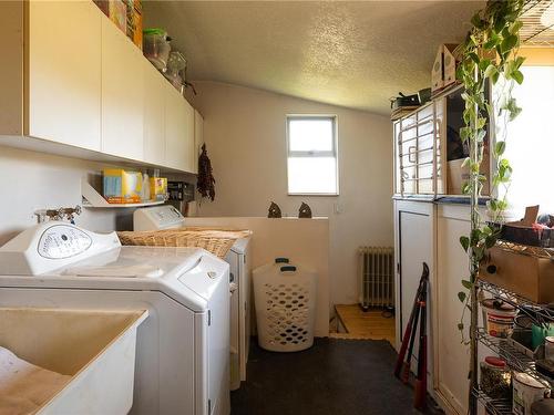 2375 Holden Corso Rd, Nanaimo, BC - Indoor Photo Showing Laundry Room