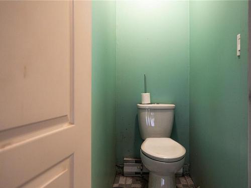 2375 Holden Corso Rd, Nanaimo, BC - Indoor Photo Showing Bathroom