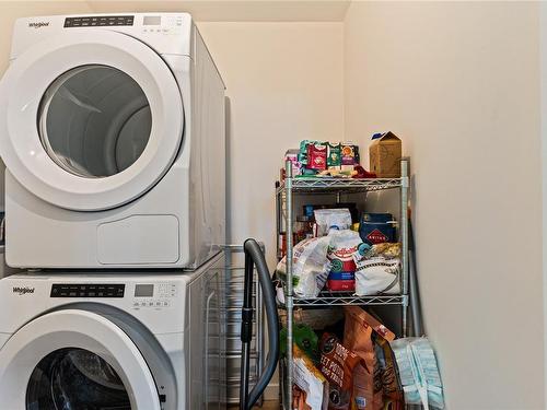308-1588 North Dairy Rd, Saanich, BC - Indoor Photo Showing Laundry Room