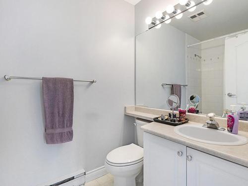 301-1811 Comox Ave, Comox, BC - Indoor Photo Showing Bathroom
