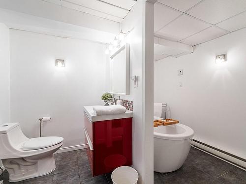 Bathroom - 130 Rue Larouche, Cowansville, QC - Indoor Photo Showing Bathroom