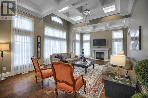 62 Carisbrooke Circle, Aurora, ON - Indoor Photo Showing Living Room With Fireplace