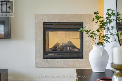 62 Carisbrooke Circle, Aurora, ON - Indoor With Fireplace