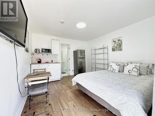 14 Mortimer Court, Vaughan, ON - Indoor Photo Showing Bedroom