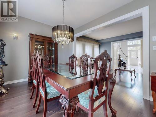 2211 Stratus Drive, Oakville, ON - Indoor Photo Showing Dining Room