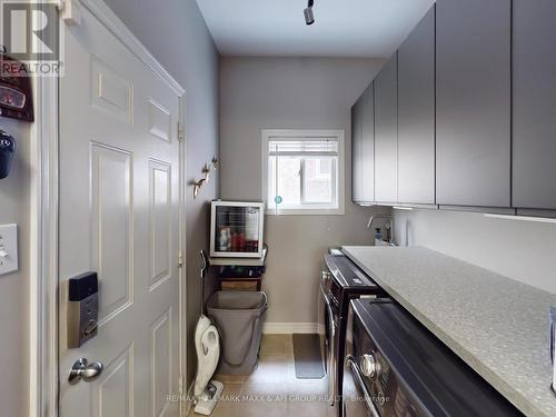 2211 Stratus Drive, Oakville, ON - Indoor Photo Showing Laundry Room