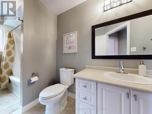 2211 Stratus Drive, Oakville, ON - Indoor Photo Showing Bathroom