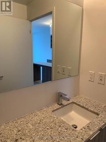 817 - 31 Tippett Road, Toronto, ON - Indoor Photo Showing Bathroom