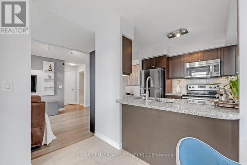 2710 - 19 Grand Trunk Crescent, Toronto, ON - Indoor Photo Showing Kitchen