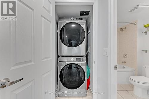 2710 - 19 Grand Trunk Crescent, Toronto, ON - Indoor Photo Showing Laundry Room