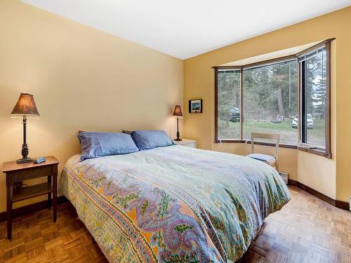 4929 Heffley Louis Cr Rd, Kamloops, BC - Indoor Photo Showing Bedroom