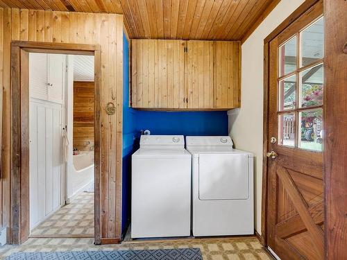 4929 Heffley Louis Cr Rd, Kamloops, BC - Indoor Photo Showing Laundry Room