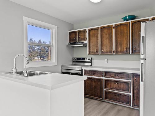 4608 Harrison Road, Kamloops, BC - Indoor Photo Showing Kitchen With Double Sink