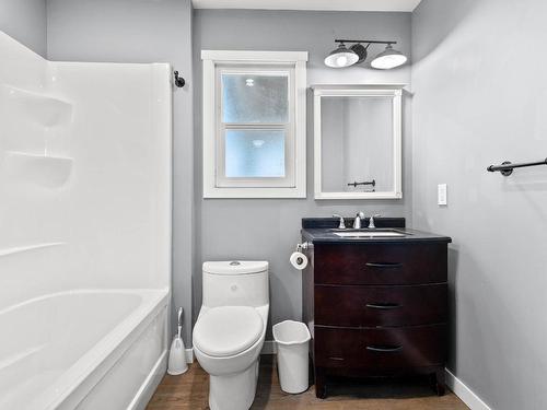 4608 Harrison Road, Kamloops, BC - Indoor Photo Showing Bathroom